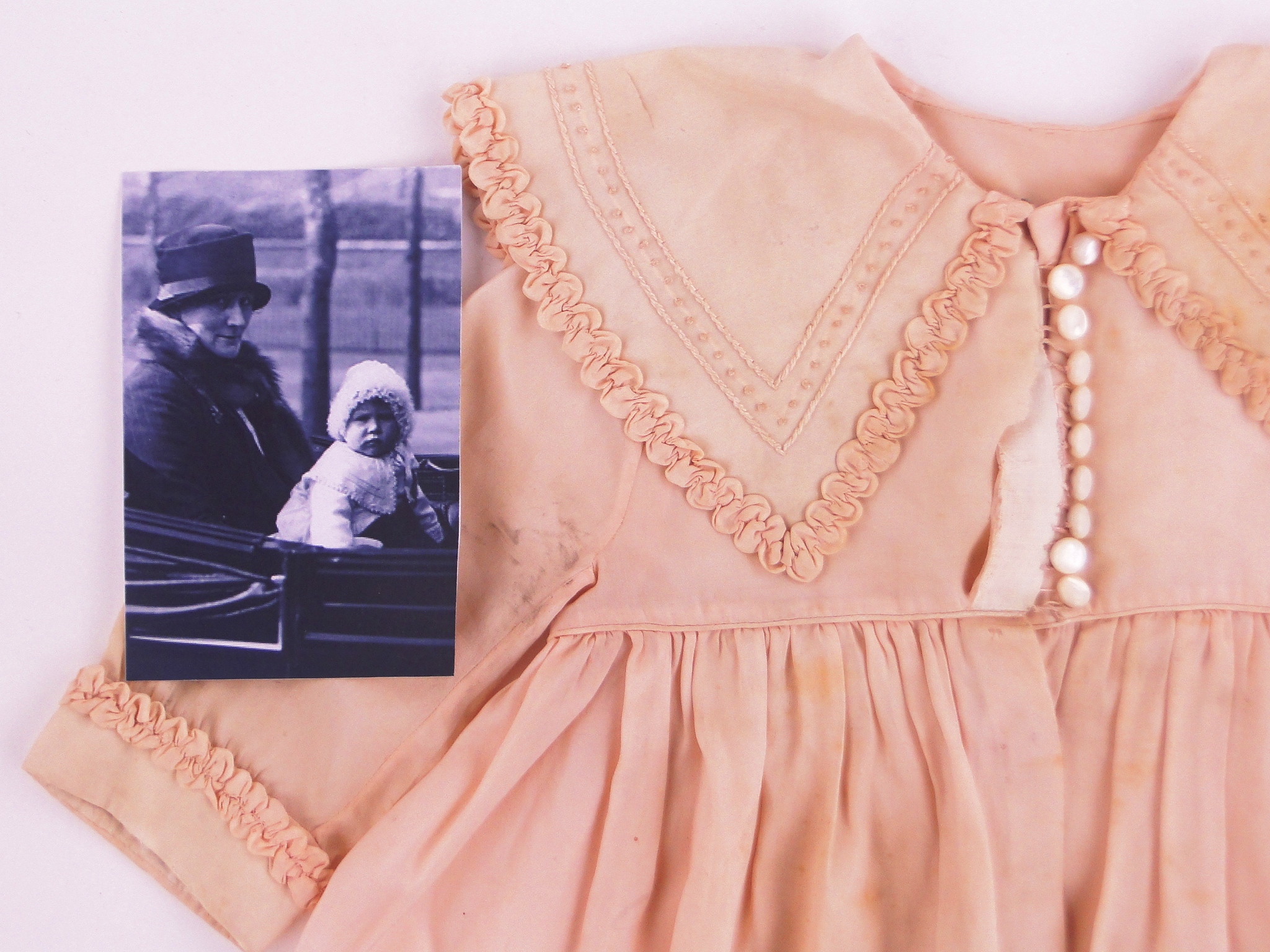 Princess Elizabeth's Baby Clothes Appear at Auction Image