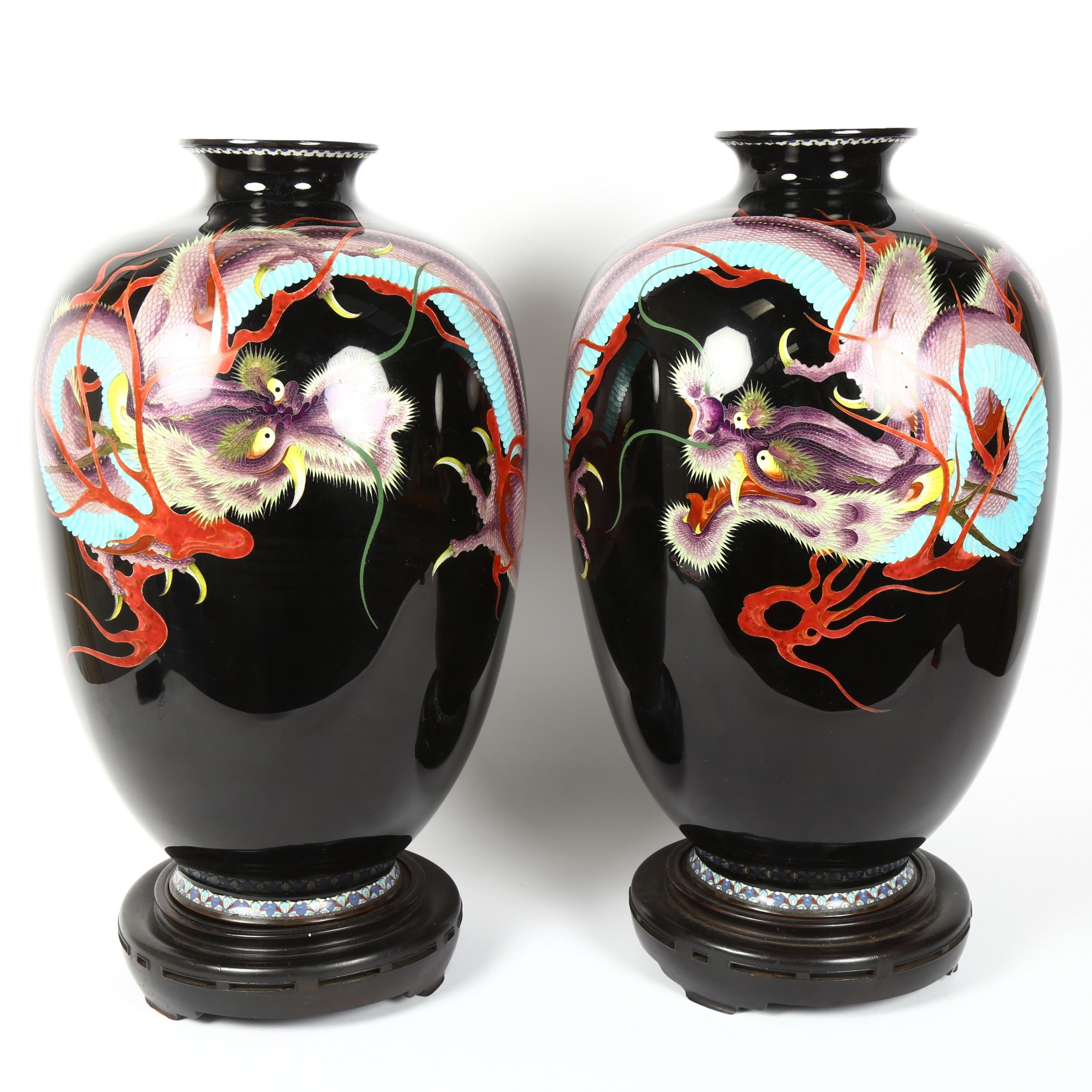 4 Dragon Vase
