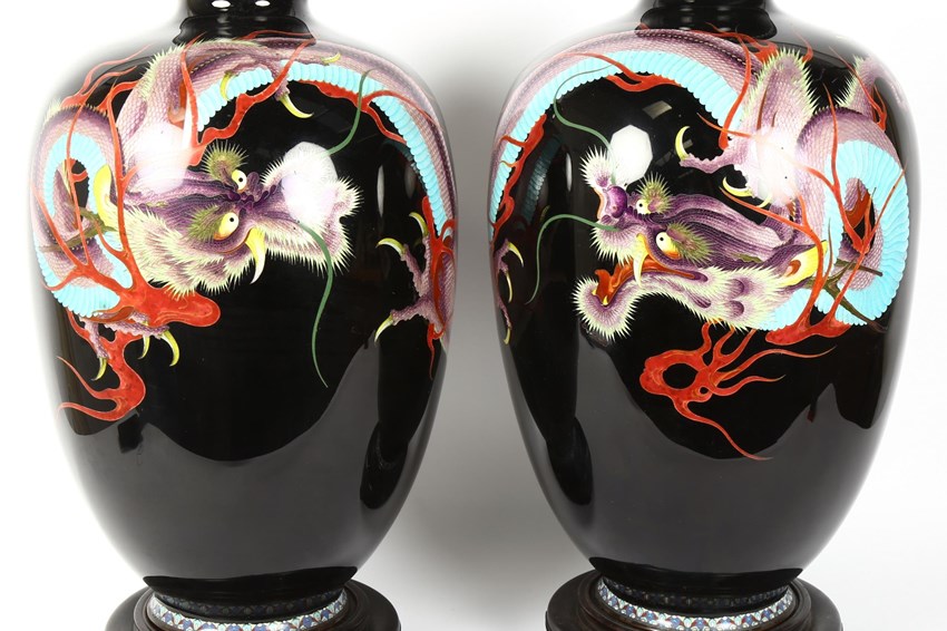 4 Dragon Vase